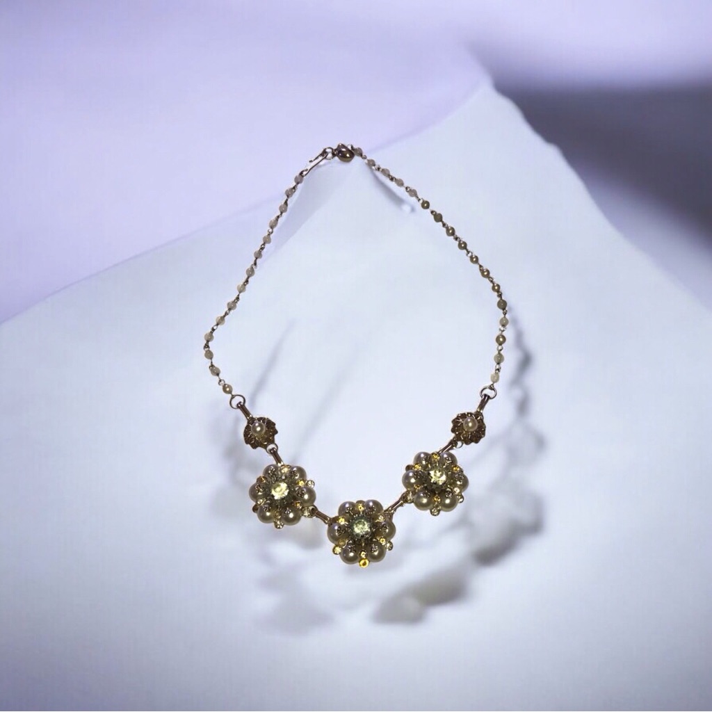 Vintage Late 1940 Elegant Necklace 40$
